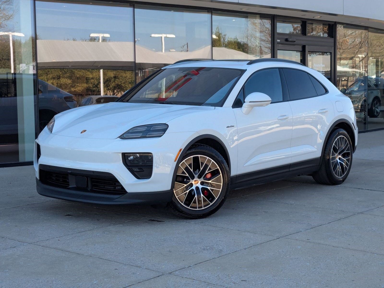 2026 PORSCHE Macan