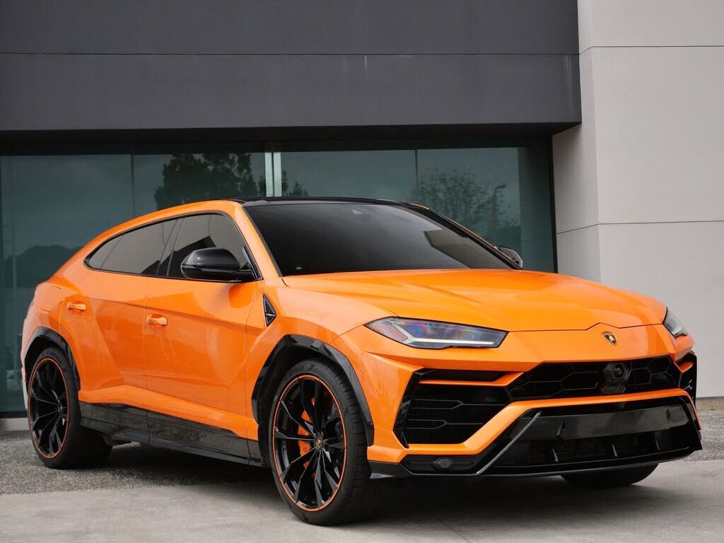 2022 LAMBORGHINI URUS