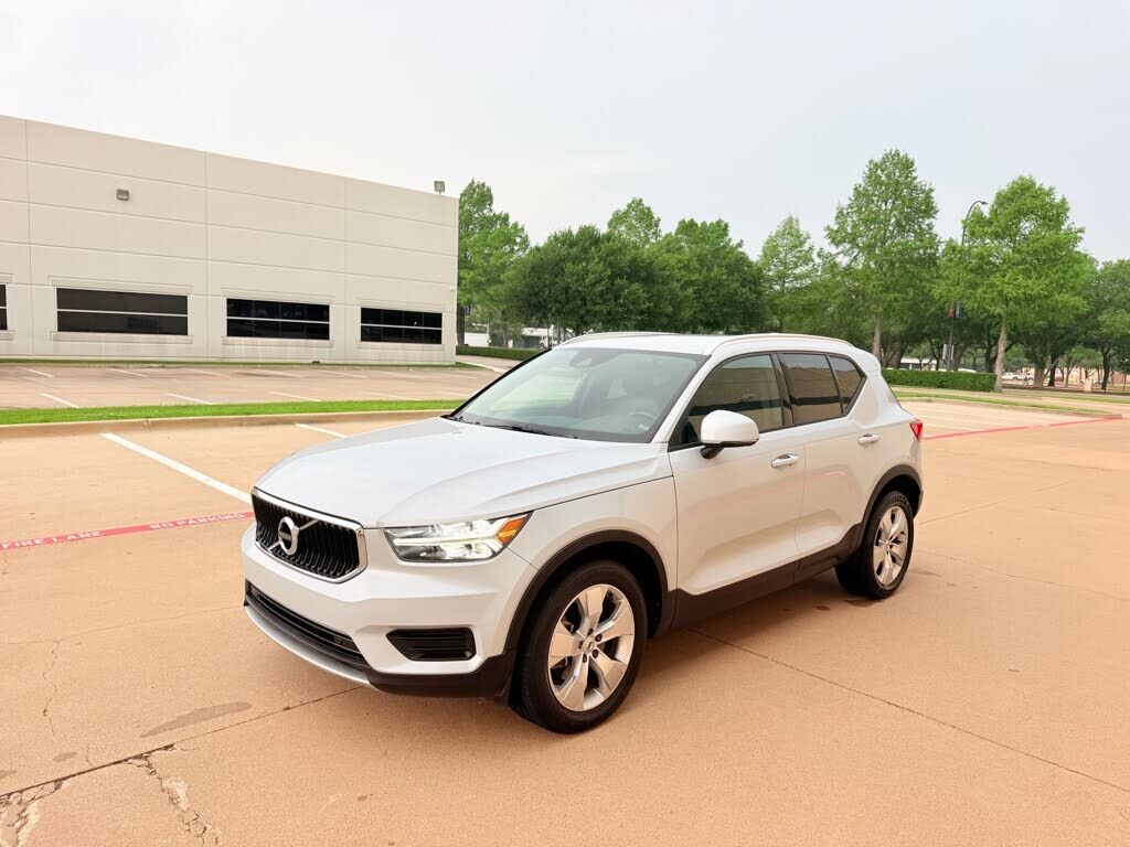 2020 VOLVO XC40