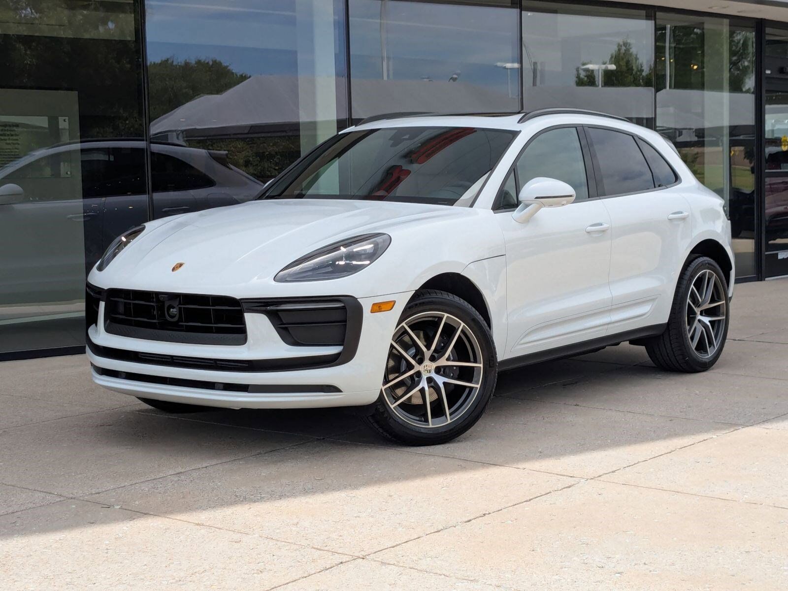 2026 PORSCHE Macan