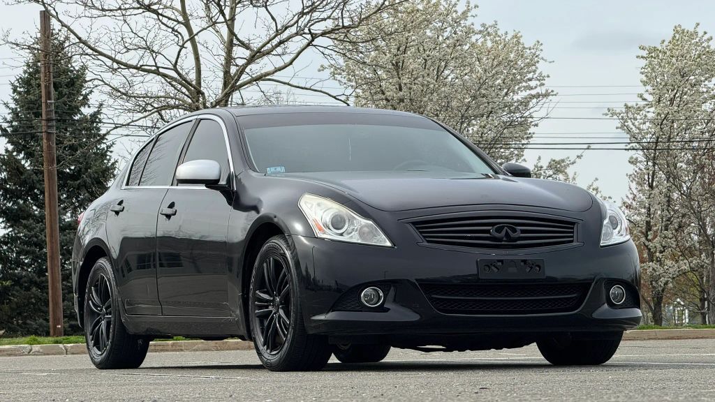 2013 INFINITI G37