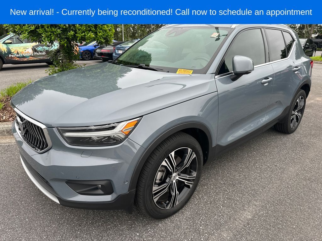 2021 VOLVO XC40