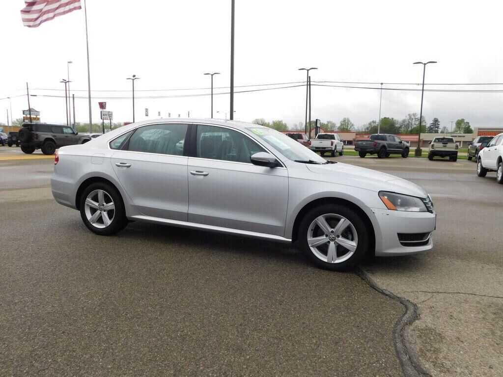 2012 VOLKSWAGEN Passat