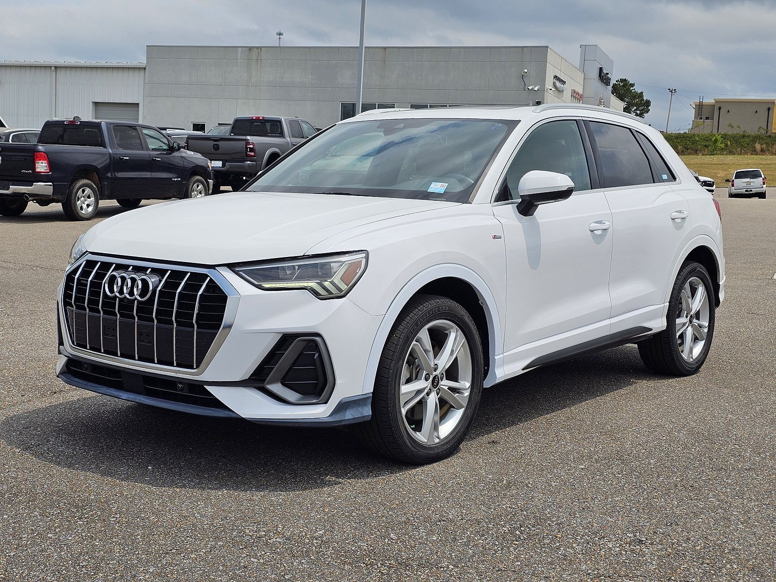 2024 AUDI Q3