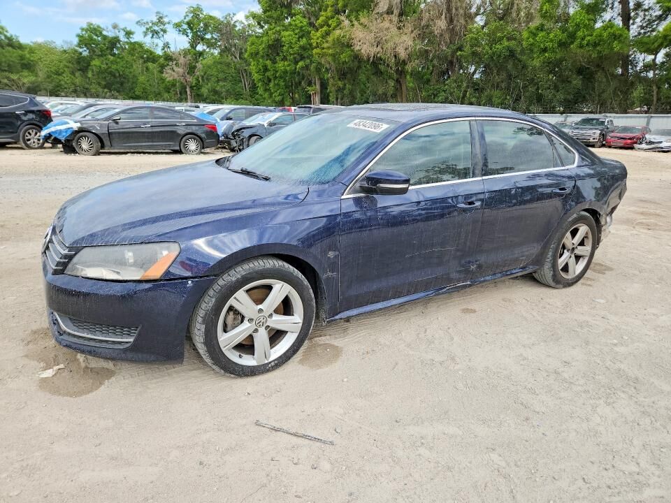 2013 VOLKSWAGEN Passat