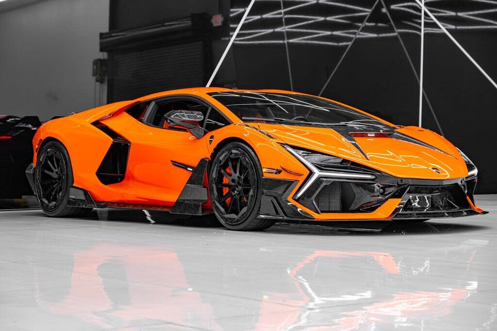 2024 LAMBORGHINI Revuelto