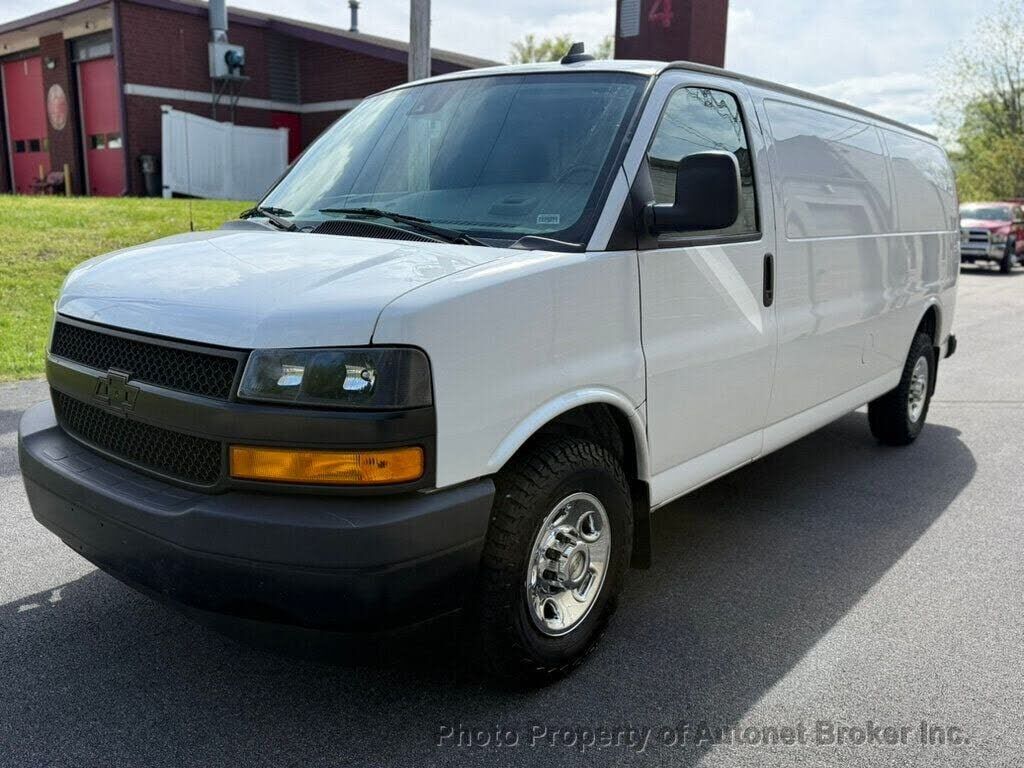 2020 CHEVROLET Express