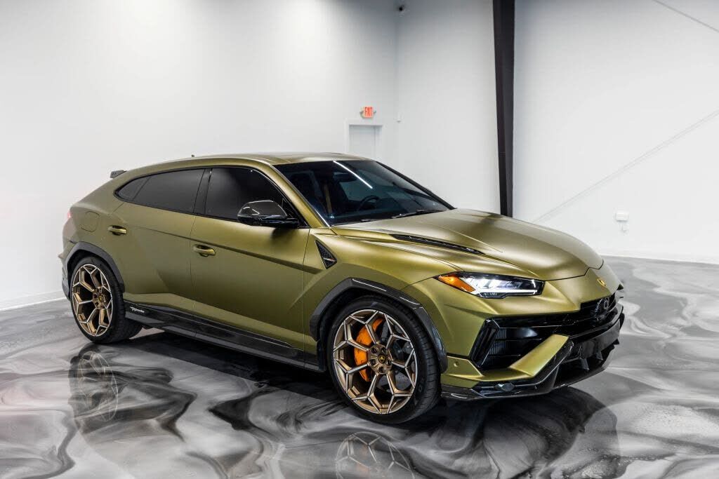 2024 LAMBORGHINI URUS