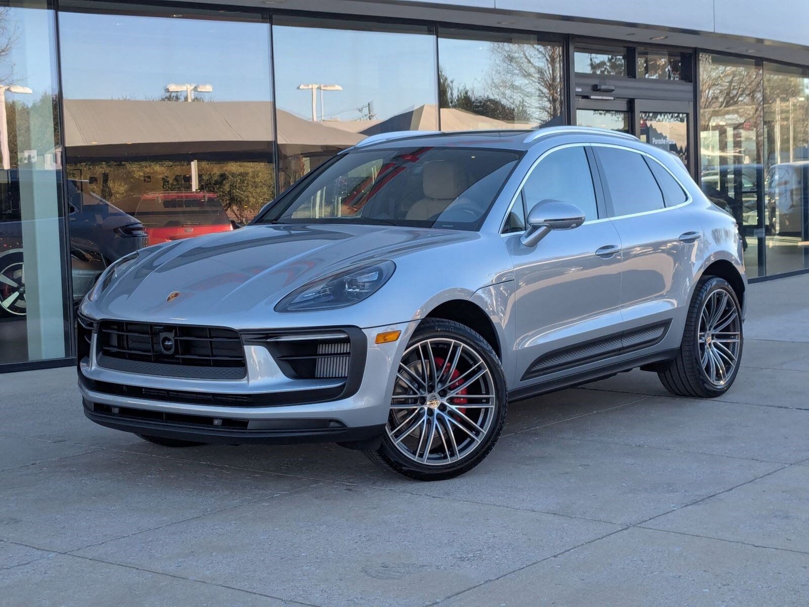 2026 PORSCHE Macan