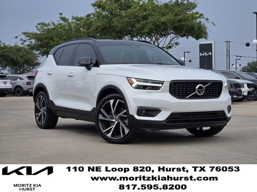 2021 VOLVO XC40