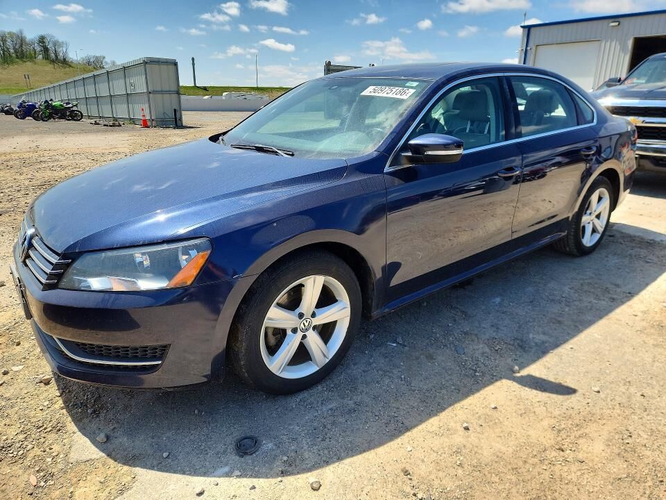 2013 VOLKSWAGEN Passat