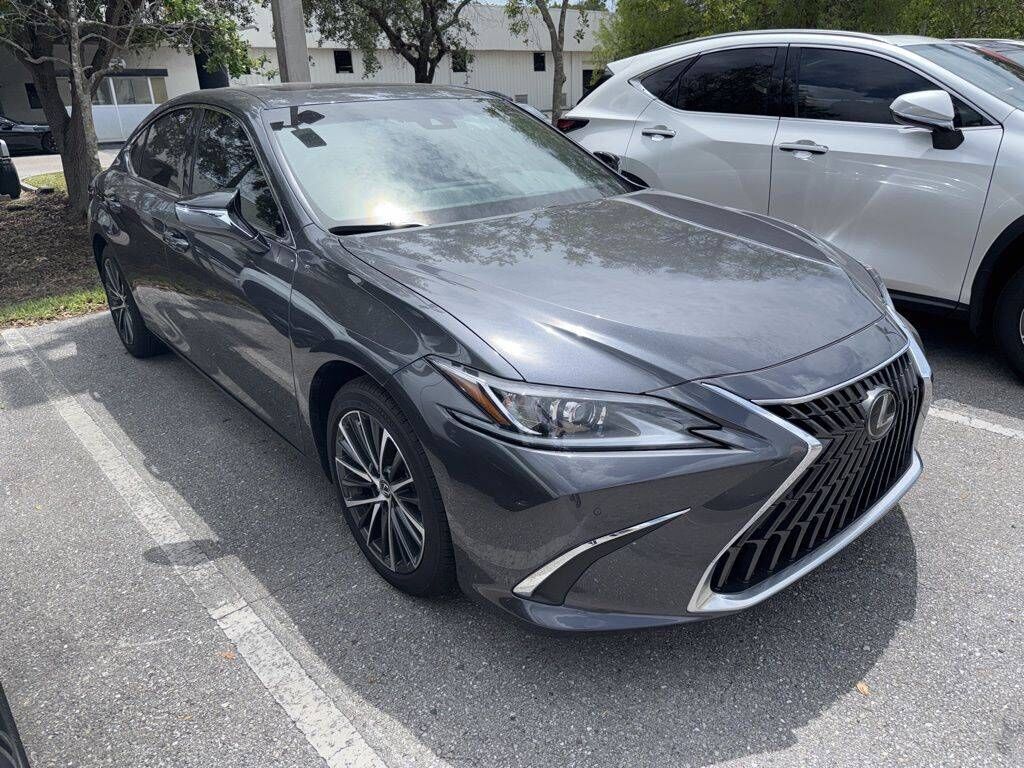 2025 LEXUS ES