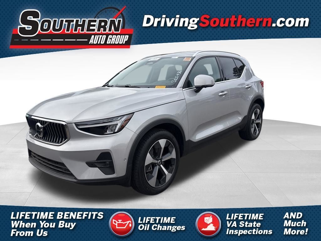 2025 VOLVO XC40