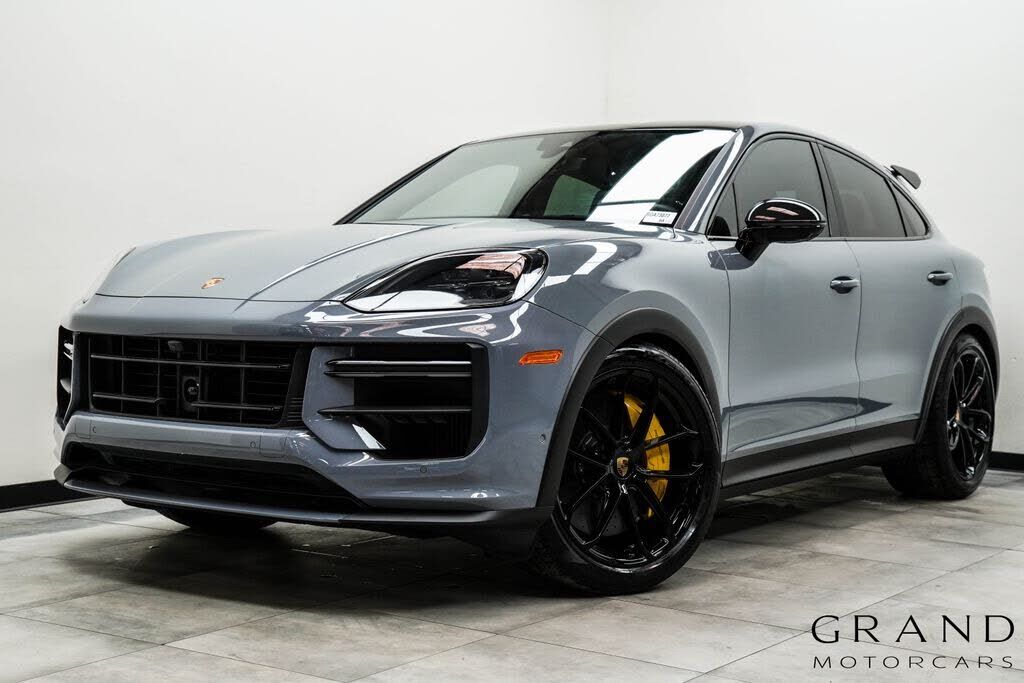 2024 PORSCHE Cayenne