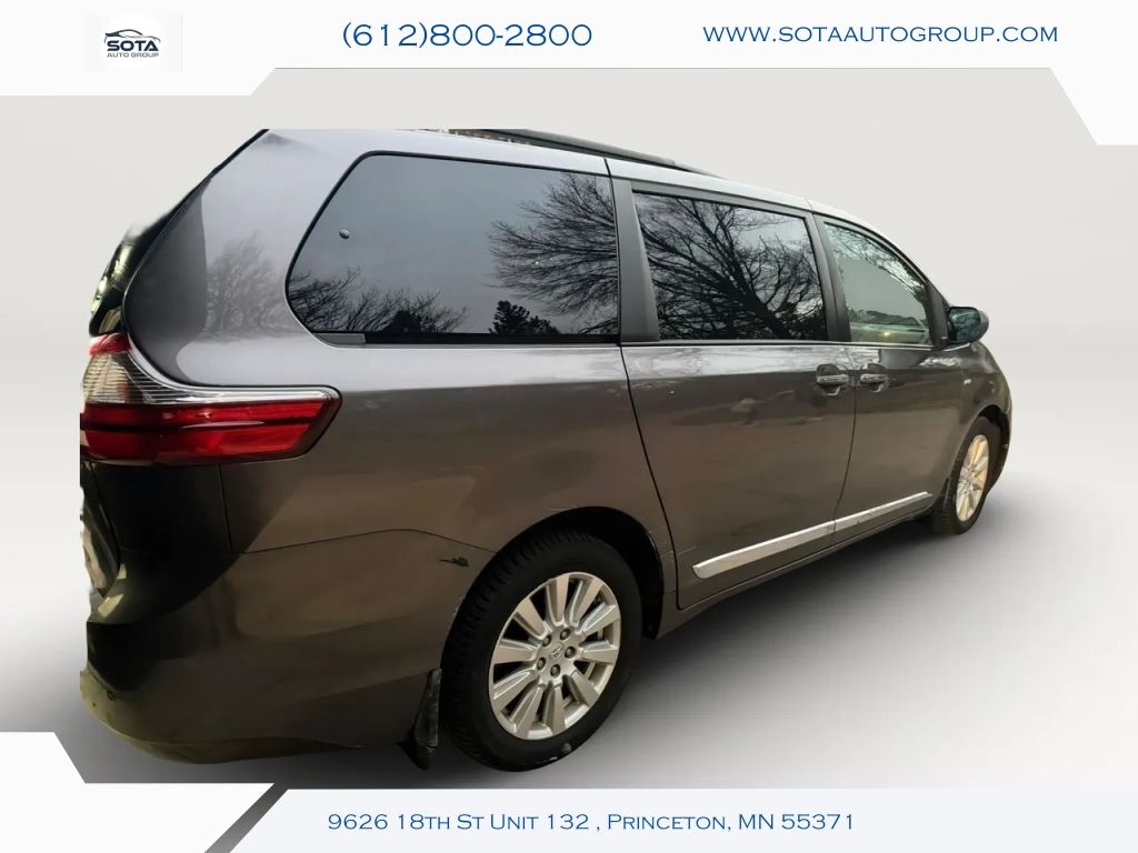 2017 TOYOTA Sienna