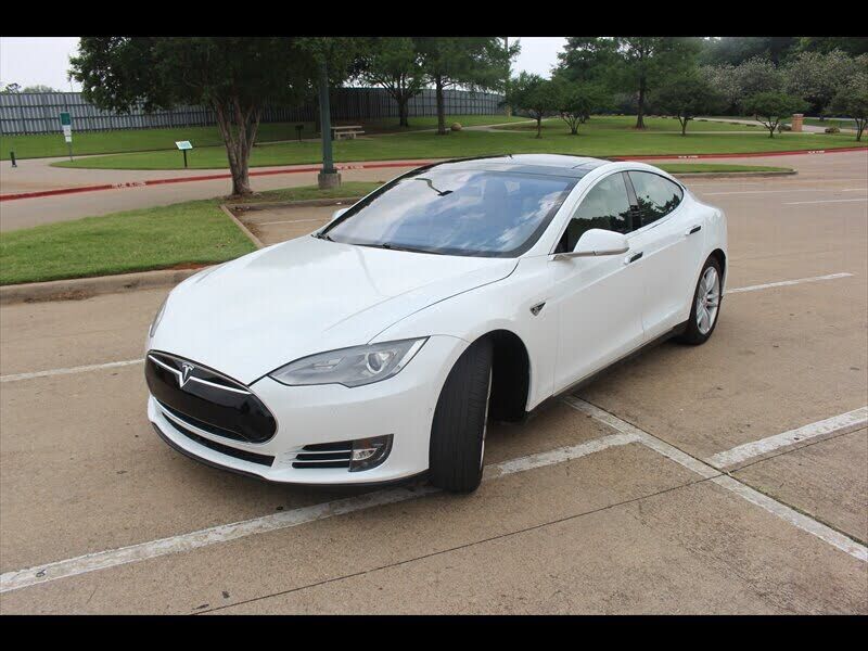 2015 TESLA Model S