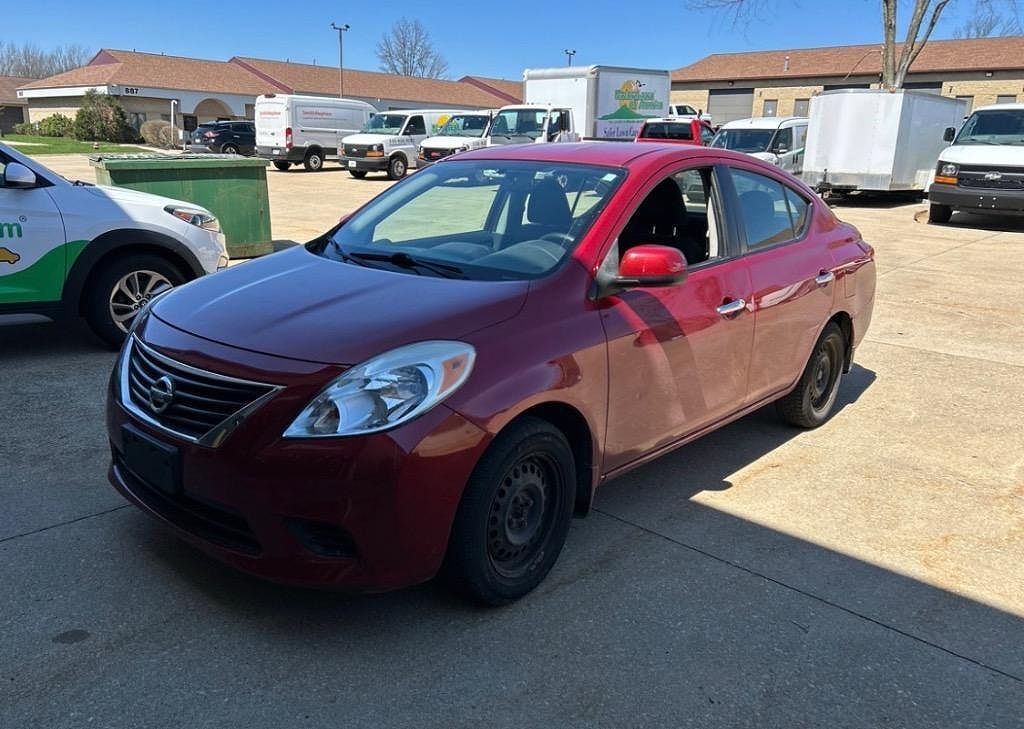 2012 NISSAN Versa