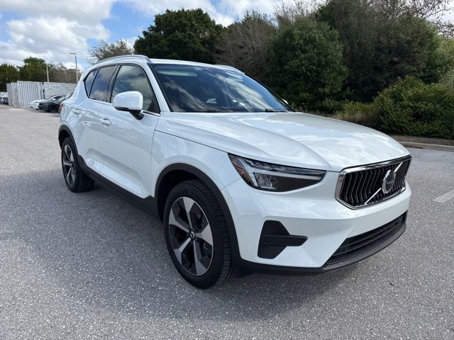 2025 VOLVO XC40