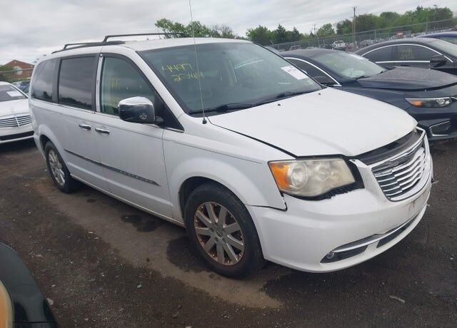 2014 CHRYSLER Town and Country