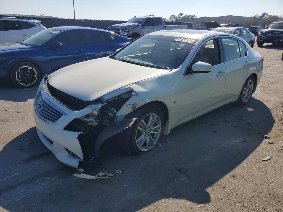 2015 INFINITI Q40