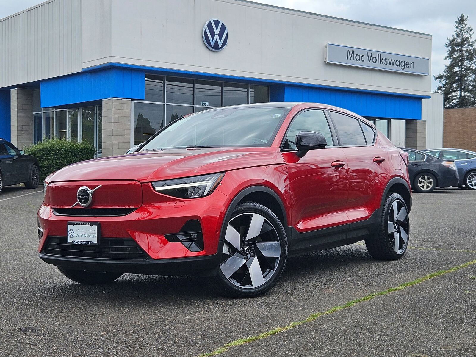 2023 VOLVO C40