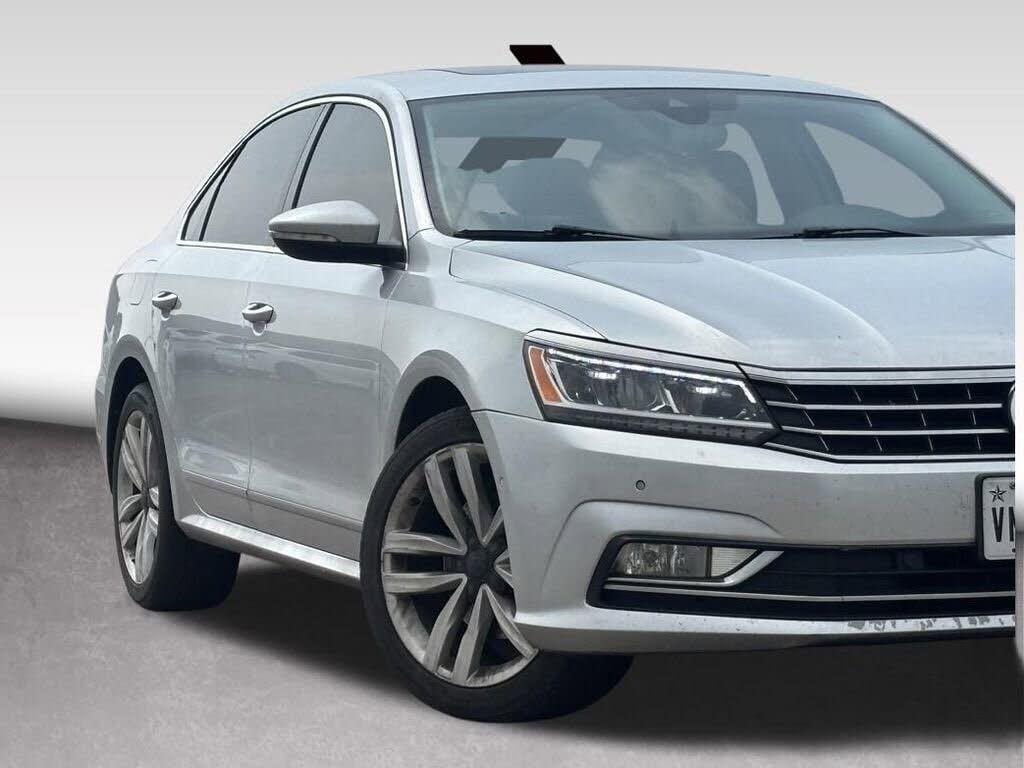 2017 VOLKSWAGEN Passat