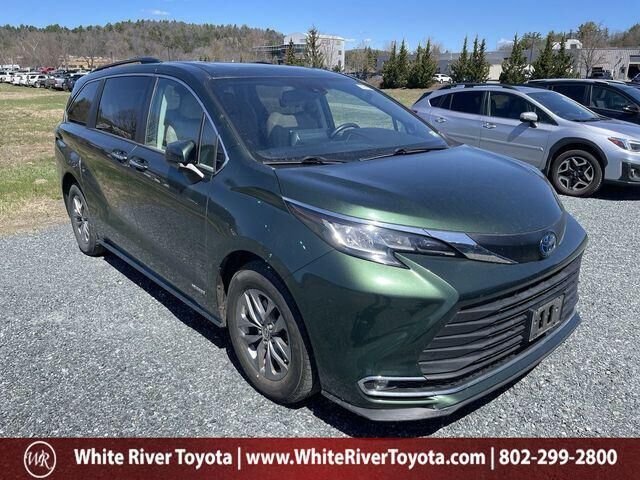 2021 TOYOTA Sienna