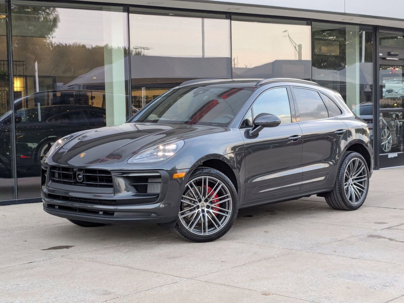 2026 PORSCHE Macan