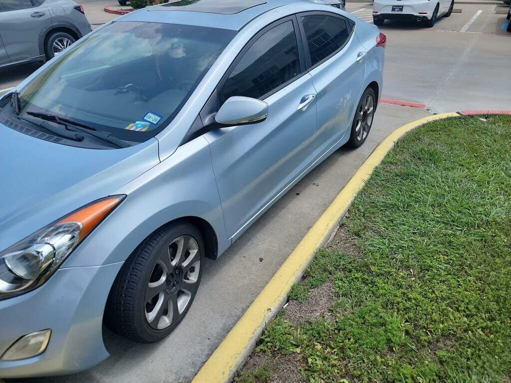 2011 HYUNDAI Elantra