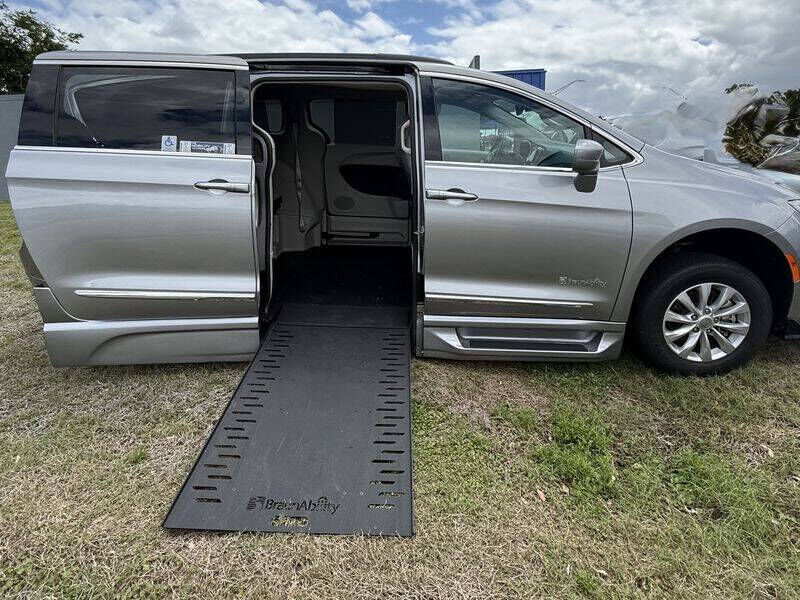 2017 CHRYSLER Pacifica