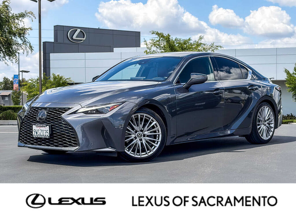 2022 LEXUS IS