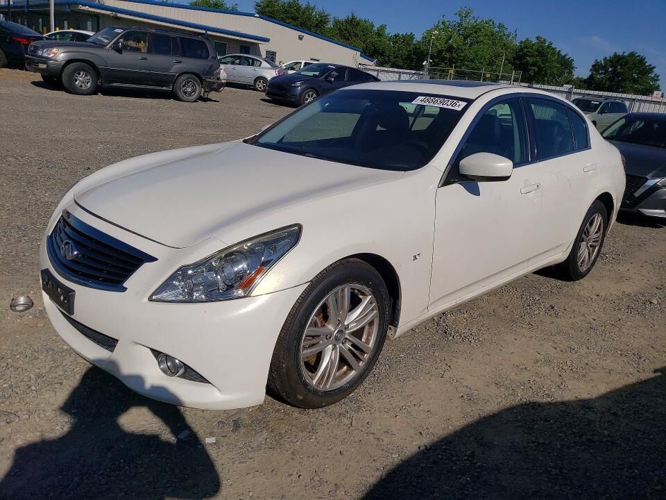 2015 INFINITI Q40