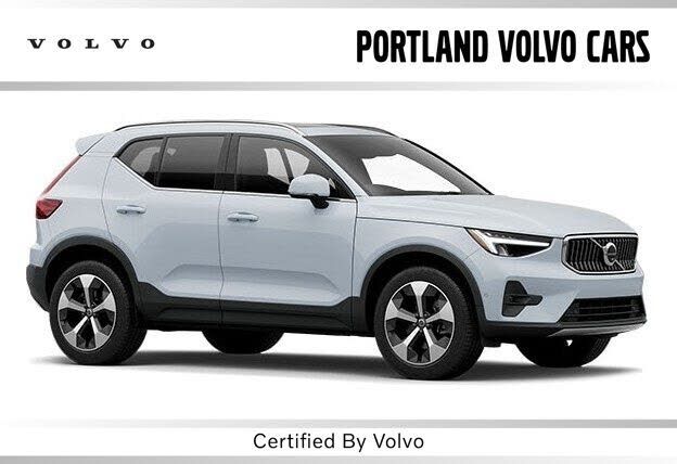 2025 VOLVO XC40