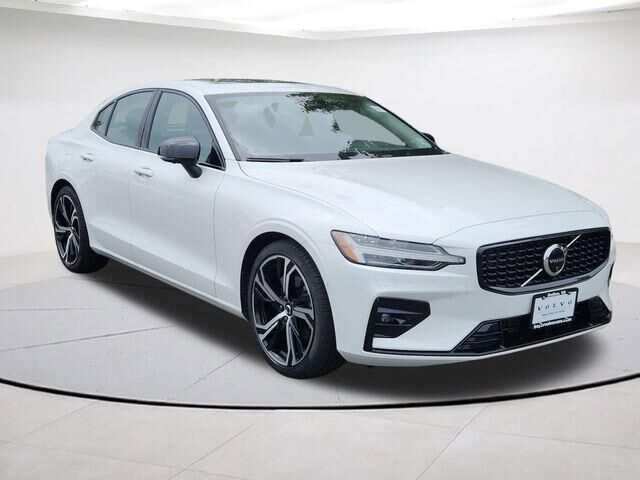 2025 VOLVO S60