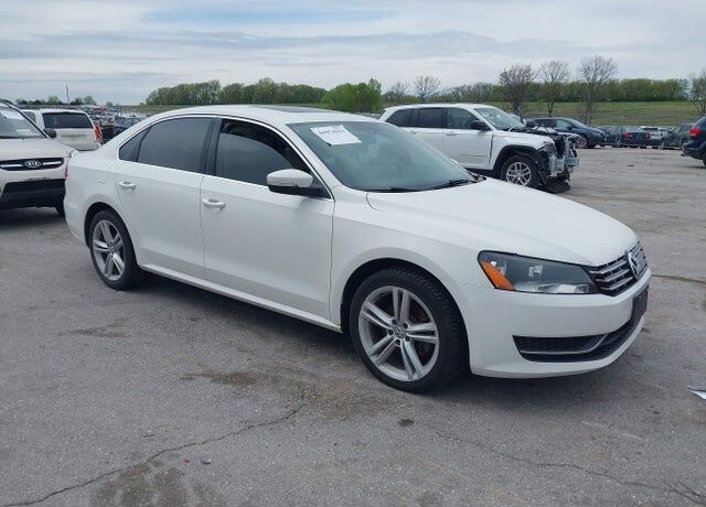2014 VOLKSWAGEN Passat
