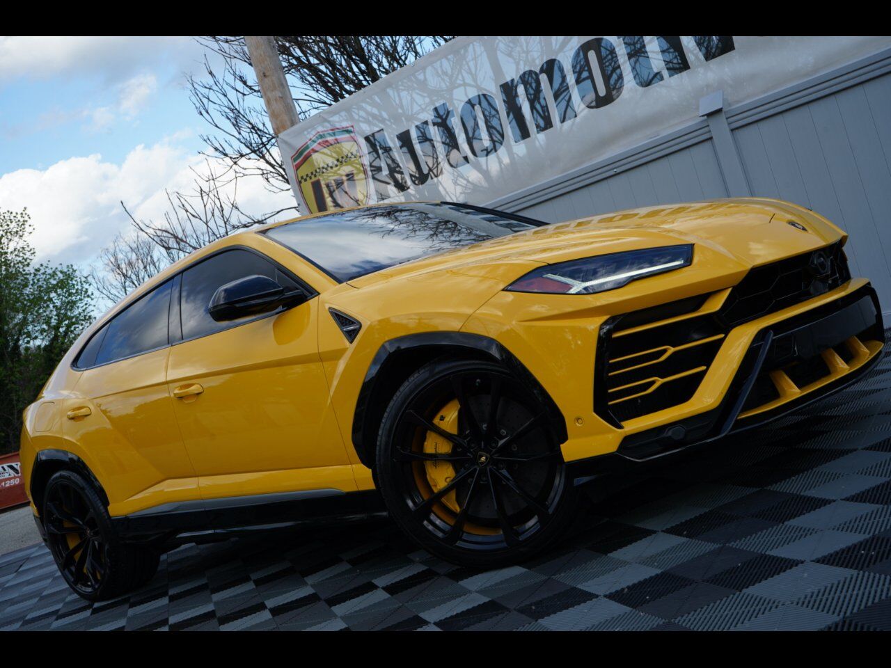 2020 LAMBORGHINI URUS
