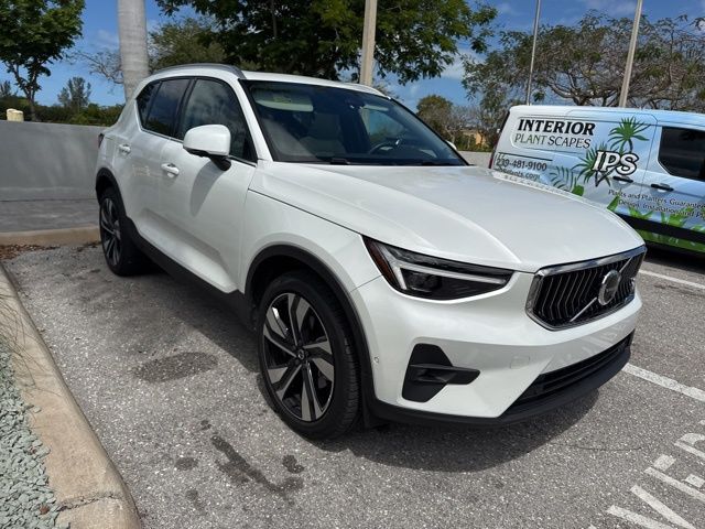 2024 VOLVO XC40