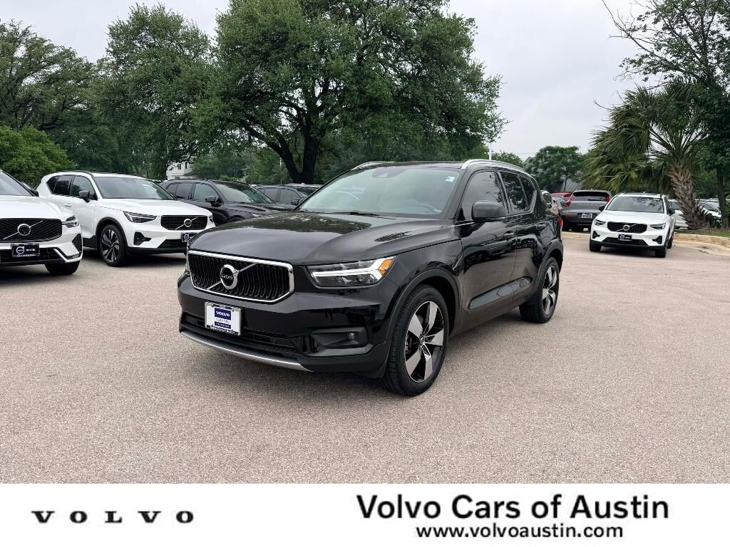 2022 VOLVO XC40