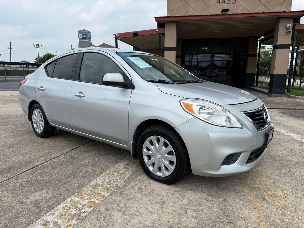 2012 NISSAN Versa