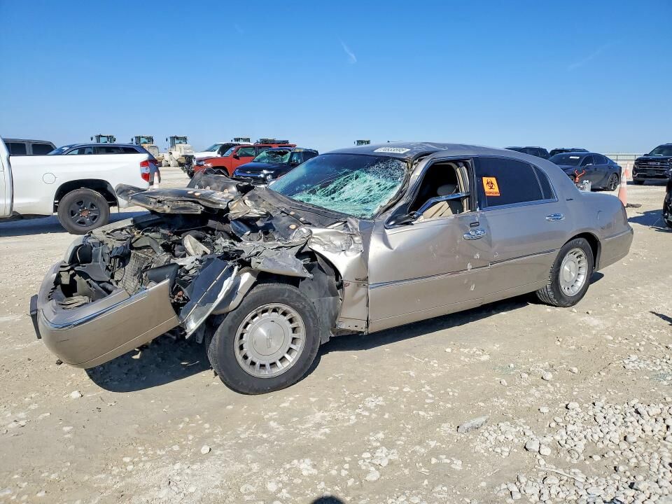 2002 LINCOLN Town Car