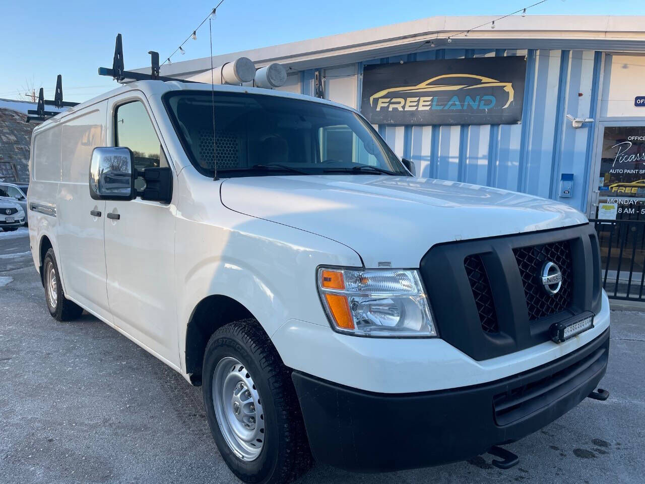 2016 NISSAN NV