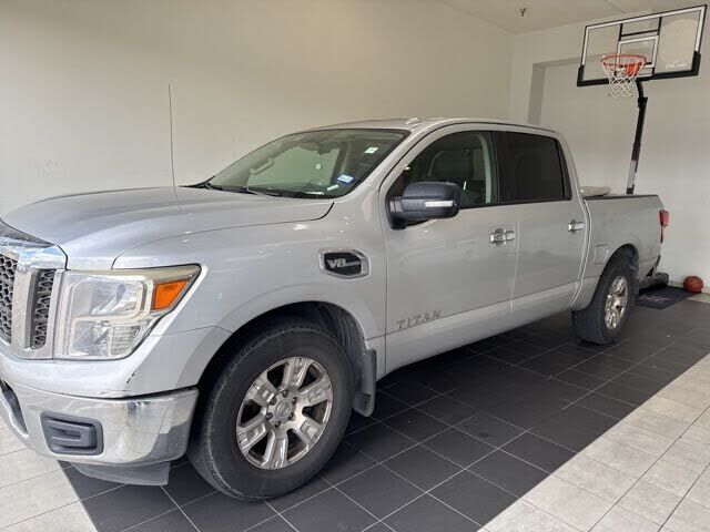 2017 NISSAN Titan