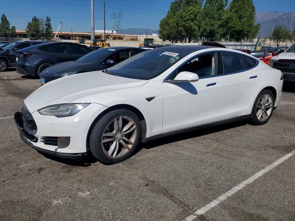 2015 TESLA Model S