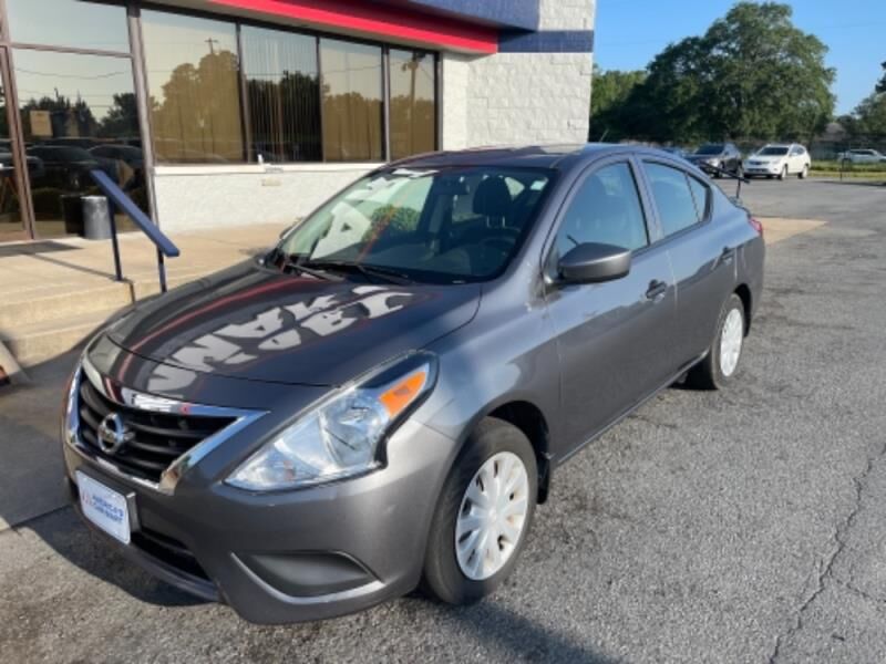2019 NISSAN Versa