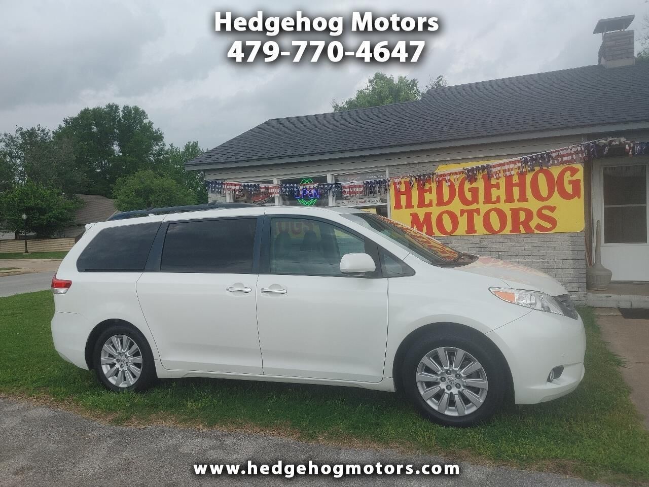 2011 TOYOTA Sienna