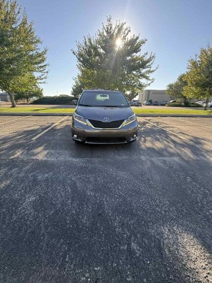 2017 TOYOTA Sienna
