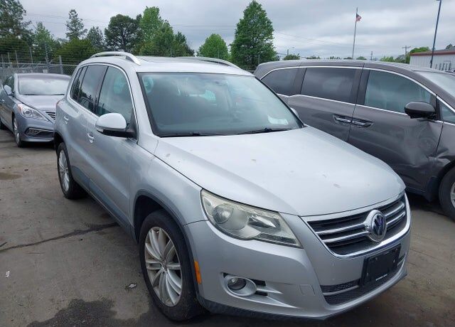 2011 VOLKSWAGEN Tiguan
