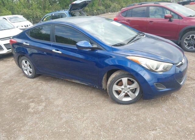 2013 HYUNDAI Elantra