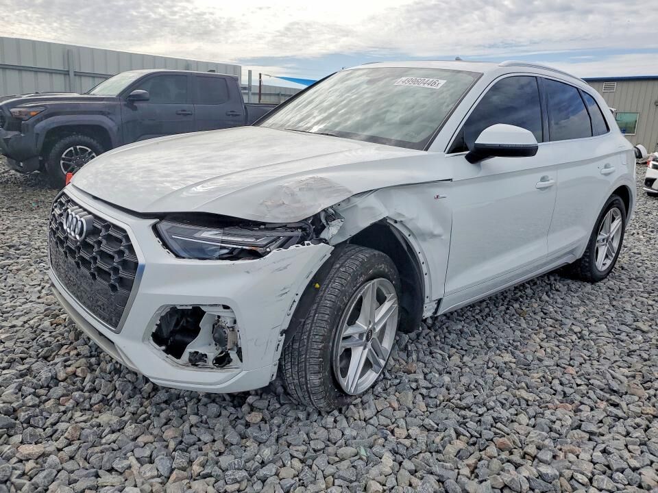 2021 AUDI Q5 e