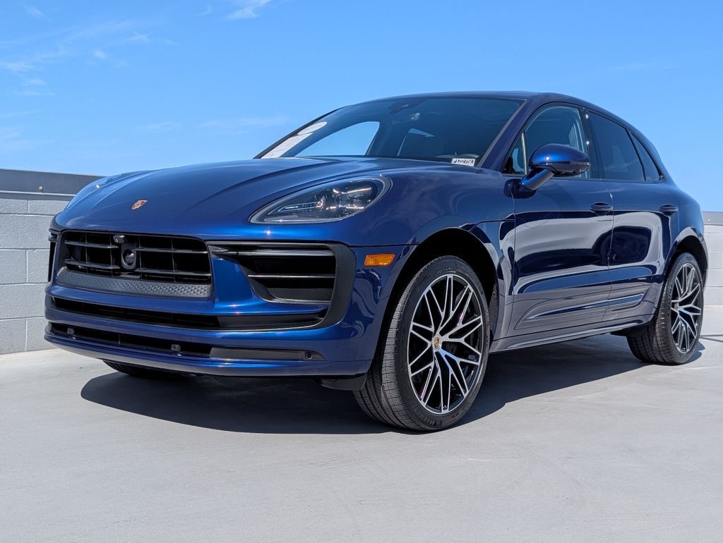 2024 PORSCHE Macan